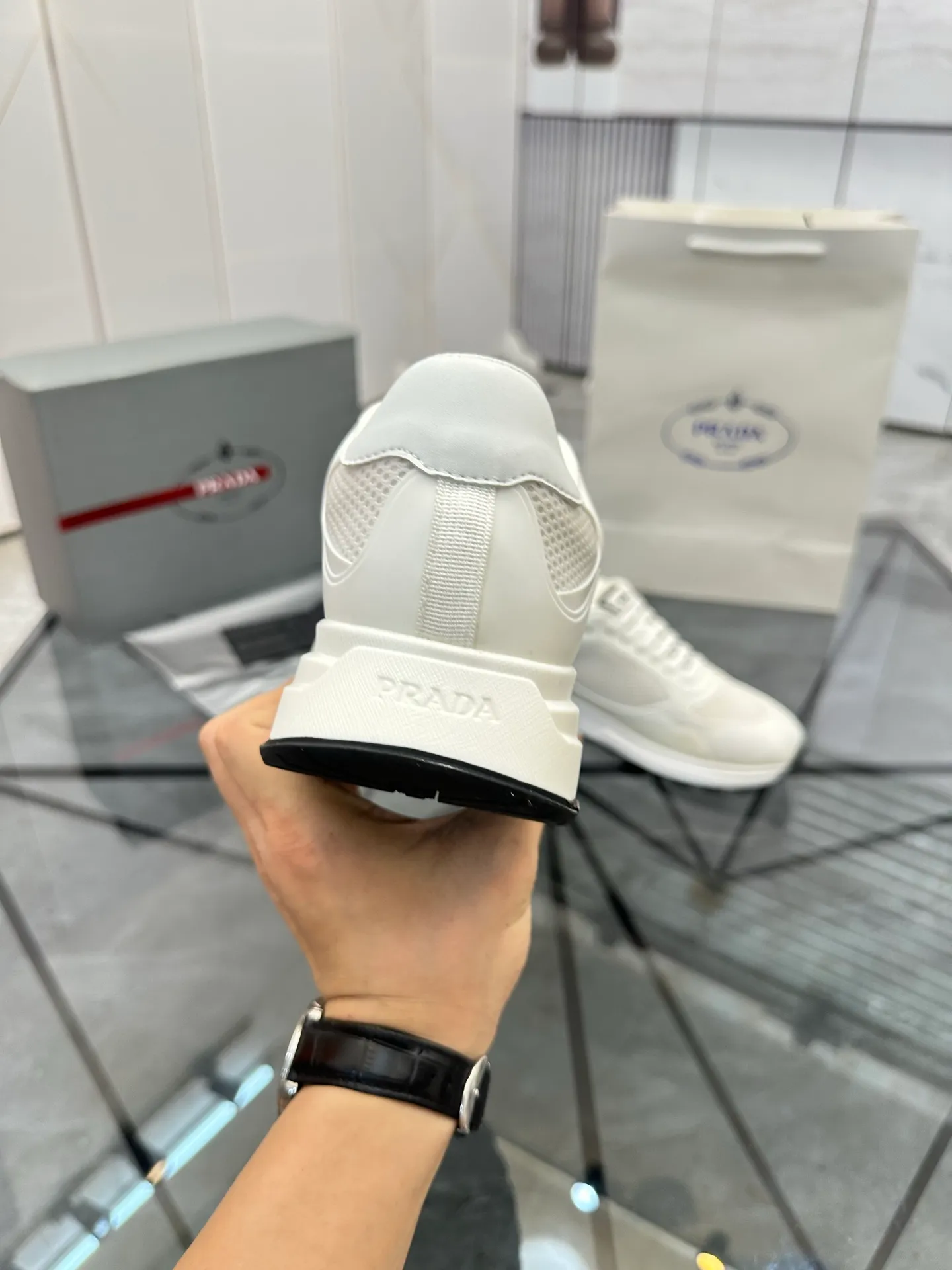 Men's shoes for sale 💰: 💰P600¥ High-end top quality Product trademark: Prada *"Prada*" low-top casual shoes Regular size: 38-45 (can be customized to 46) Product materials: Upper imported glue splicing original material, breathable lining, cowhide foot pads, original outsole. Number: 832